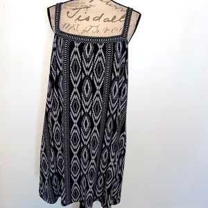 ⚪️⚫️NWOT White House Black Market Pocket Midi